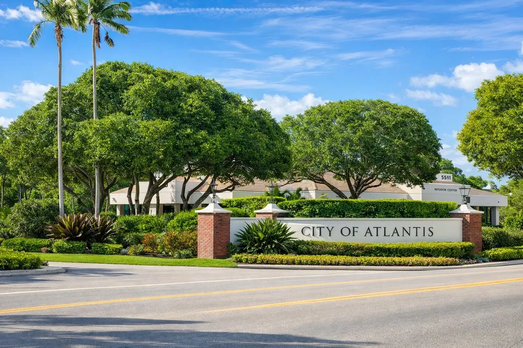 423 Pine Tree Court Atlantis FL 33462