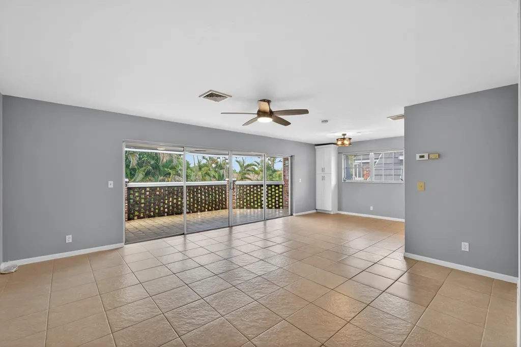 423 Pine Tree Court Atlantis FL 33462
