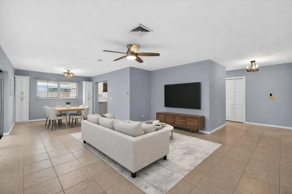 423 Pine Tree Court Atlantis FL 33462