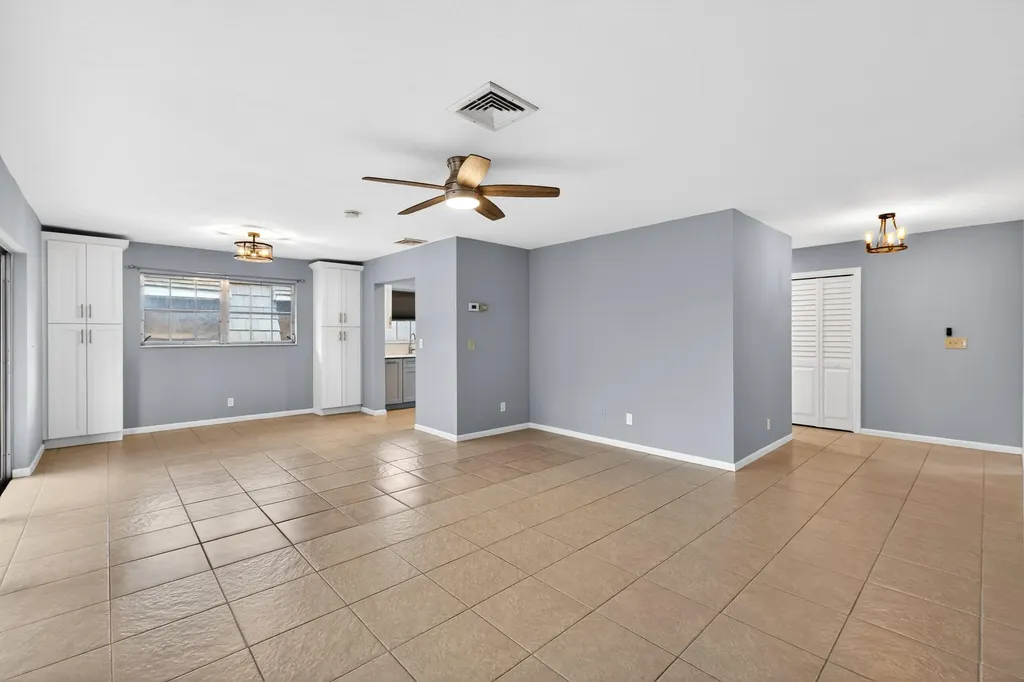 423 Pine Tree Court Atlantis FL 33462