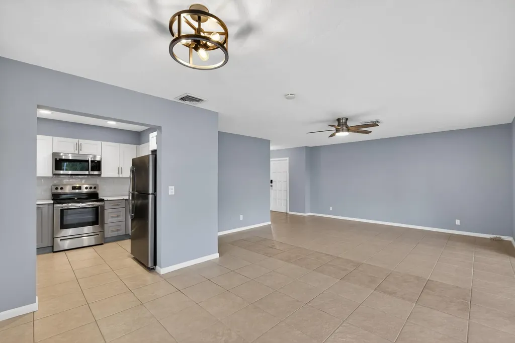 423 Pine Tree Court Atlantis FL 33462