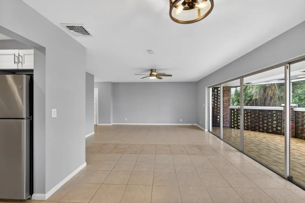 423 Pine Tree Court Atlantis FL 33462