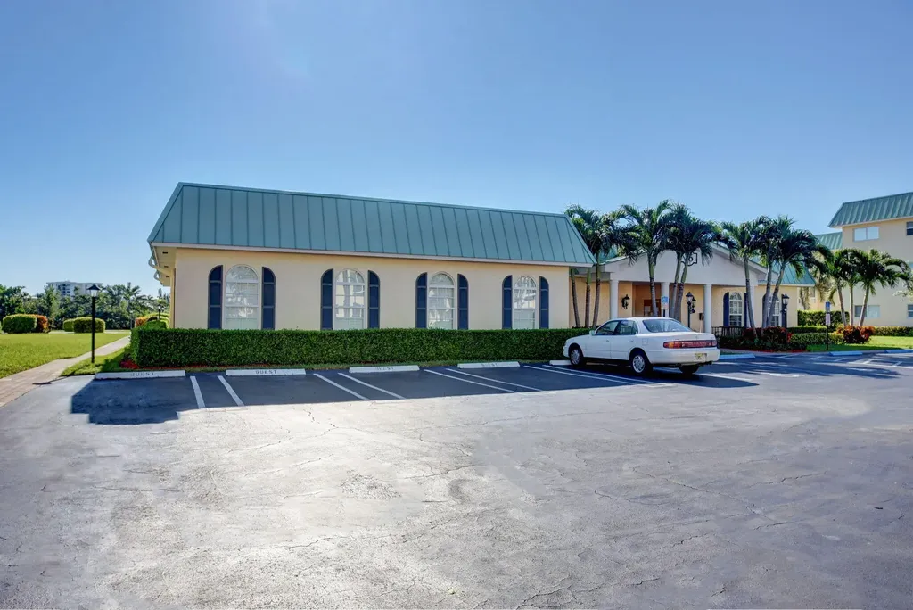 10 Colonial Club Drive Boynton Beach FL 33435