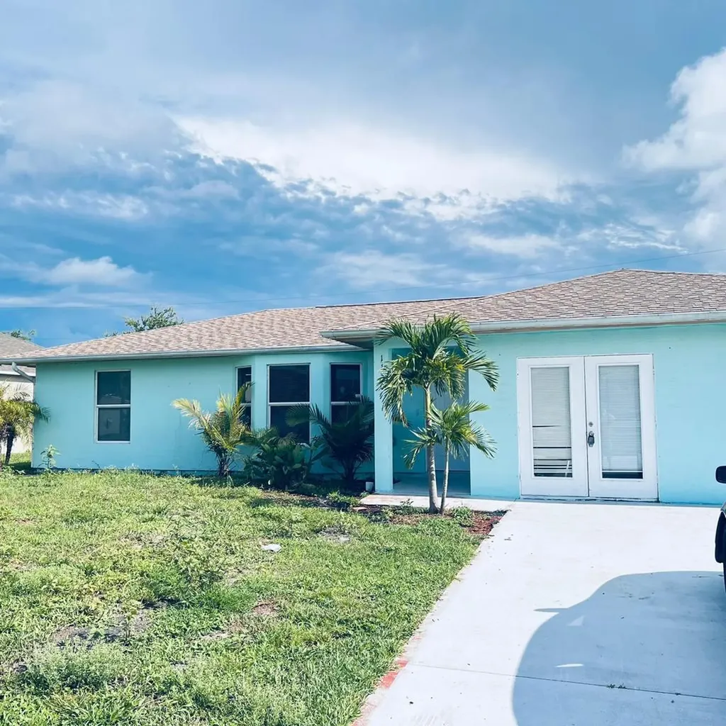 1150 SW Haleyberry Avenue Port St Lucie FL 34953