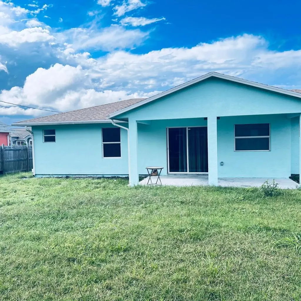 1150 SW Haleyberry Avenue Port St Lucie FL 34953