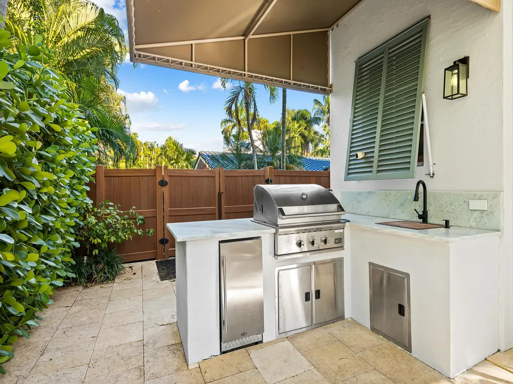 1025 Vista Del Mar Drive N Delray Beach FL 33483