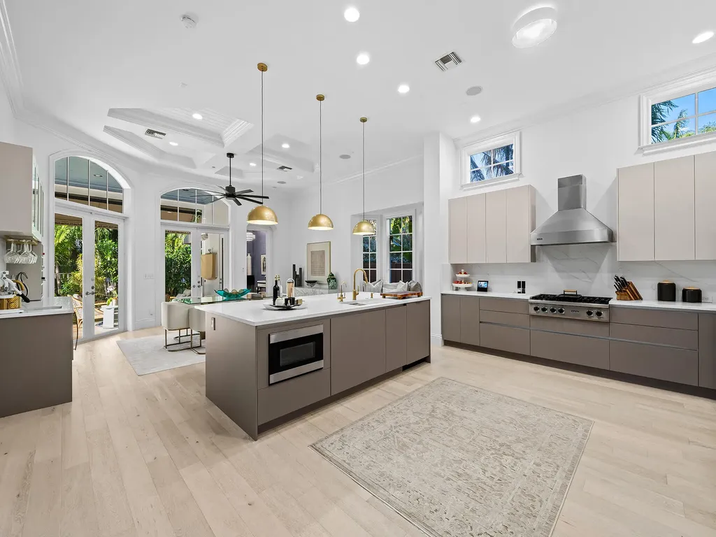 1025 Vista Del Mar Drive N Delray Beach FL 33483