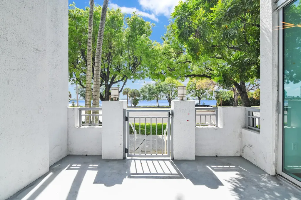 300 S Australian Avenue West Palm Beach FL 33401