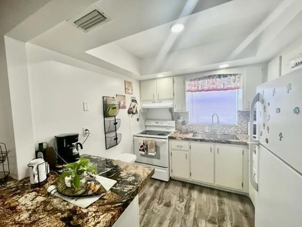 2546 Dudley Drive E West Palm Beach FL 33415