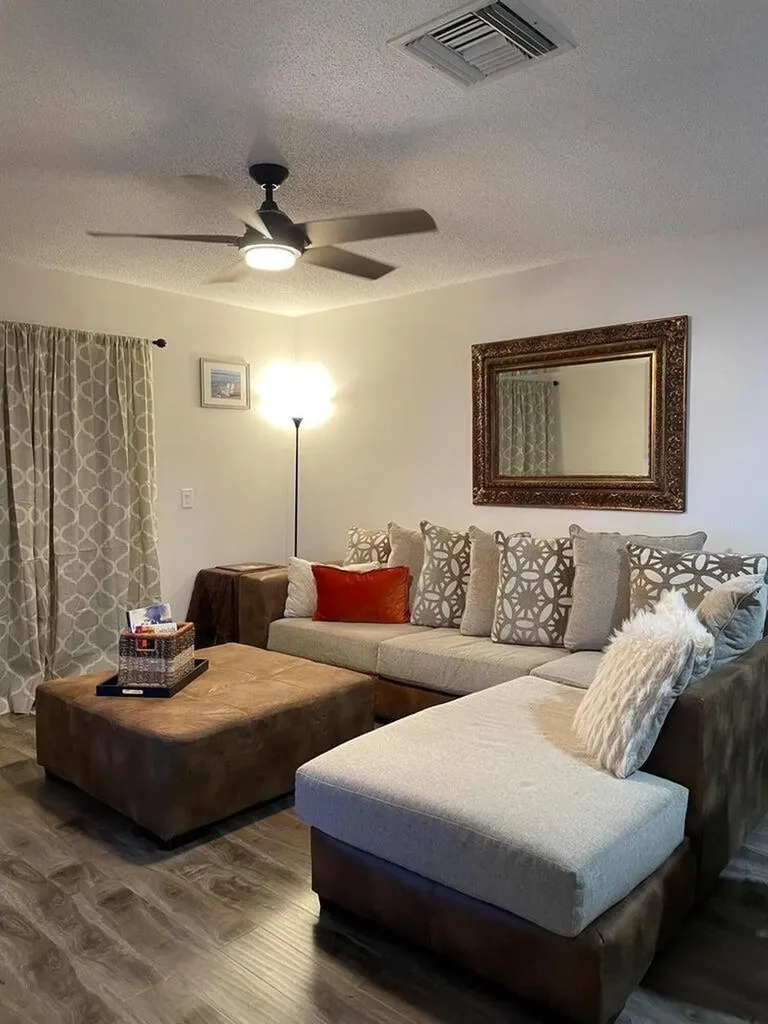 2546 Dudley Drive E West Palm Beach FL 33415