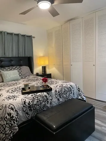 2546 Dudley Drive E West Palm Beach FL 33415
