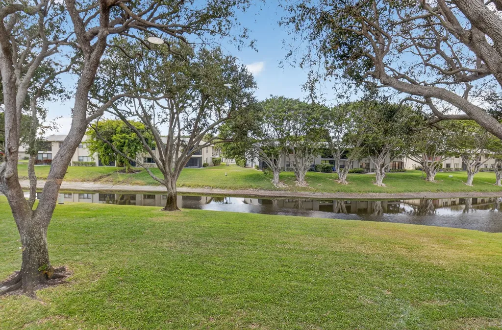 17 Stratford Drive Boynton Beach FL 33436