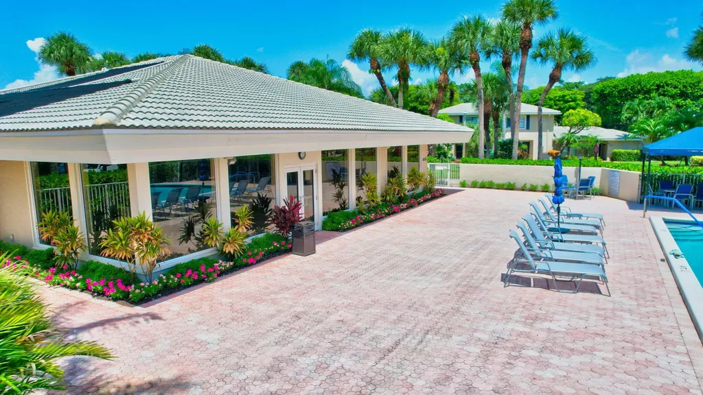 17 Stratford Drive Boynton Beach FL 33436