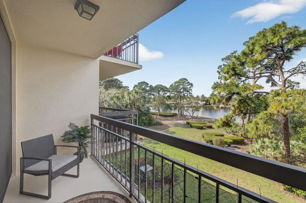 1901 Marina Isle Way Jupiter FL 33477