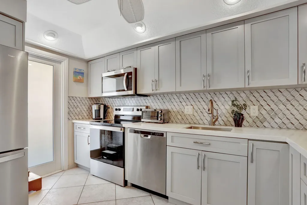 2731 NE 14th Street Causeway Pompano Beach FL 33062