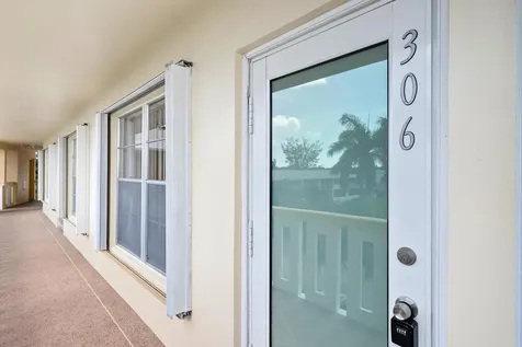 306 Wellington E West Palm Beach FL 33417