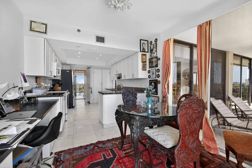 2427 Presidential Way West Palm Beach FL 33401