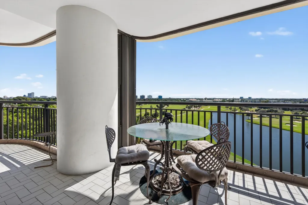 2427 Presidential Way West Palm Beach FL 33401