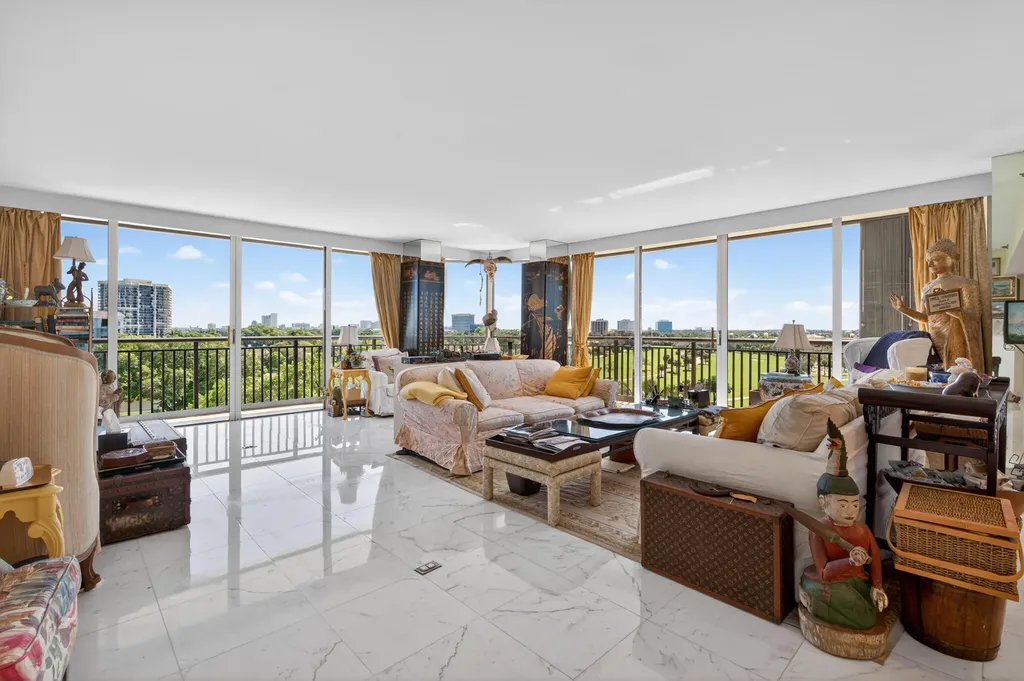 2427 Presidential Way West Palm Beach FL 33401