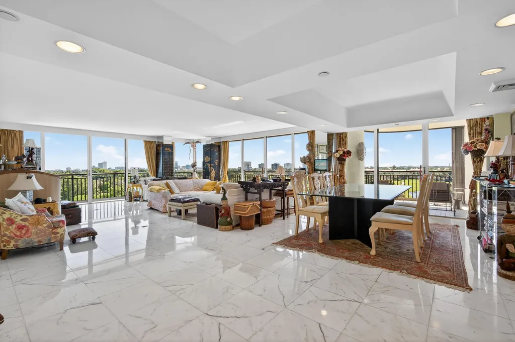 2427 Presidential Way West Palm Beach FL 33401
