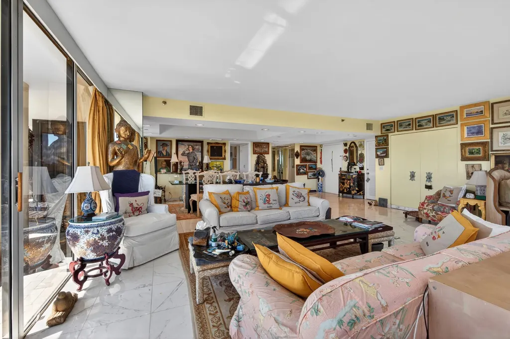 2427 Presidential Way West Palm Beach FL 33401