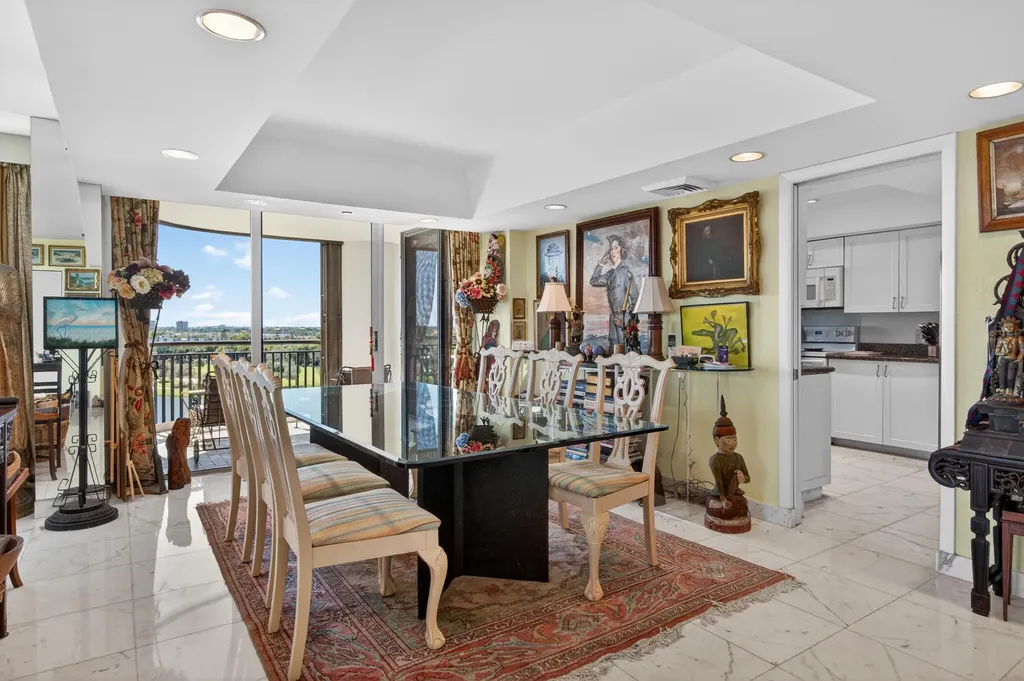 2427 Presidential Way West Palm Beach FL 33401