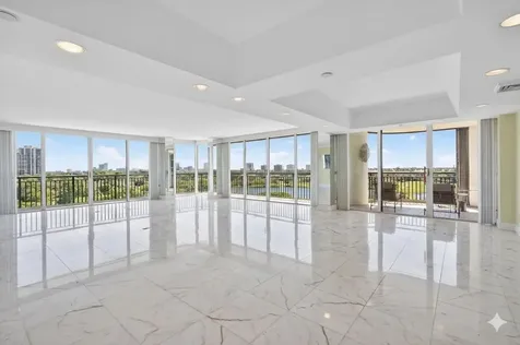 2427 Presidential Way West Palm Beach FL 33401