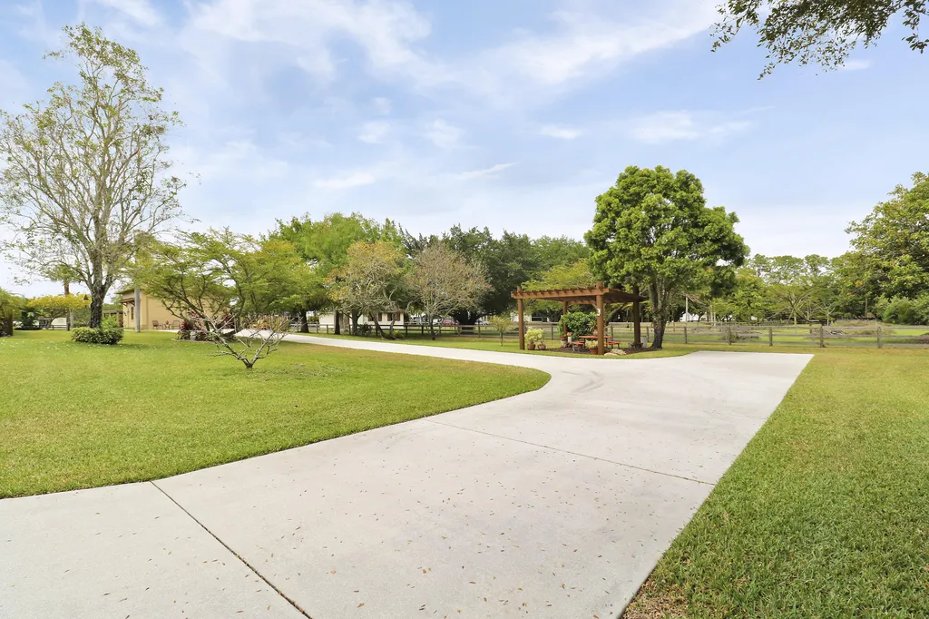 10735 Lantana Road Lake Worth FL 33449