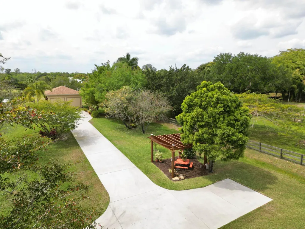 10735 Lantana Road Lake Worth FL 33449