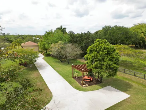 10735 Lantana Road Lake Worth FL 33449