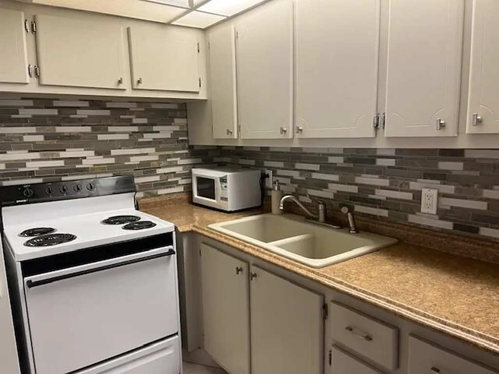 300 Windsor West Palm Beach FL 33417