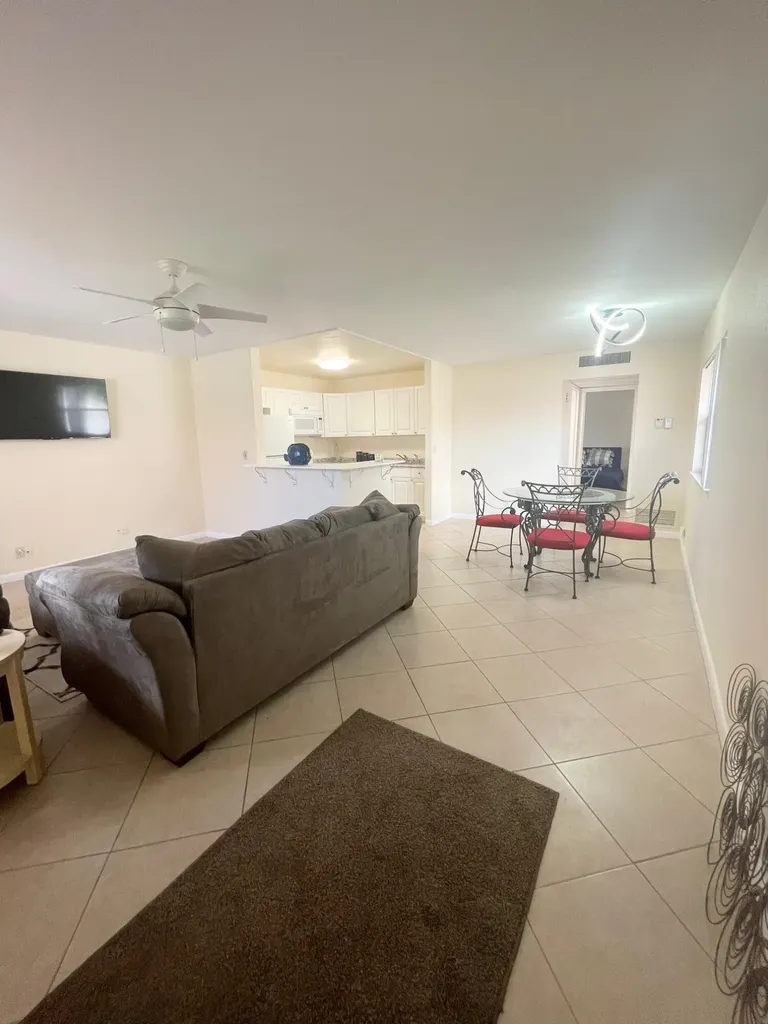 314 Saxony G Delray Beach FL 33446
