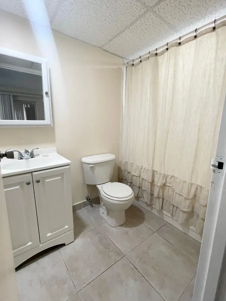 314 Saxony G Delray Beach FL 33446