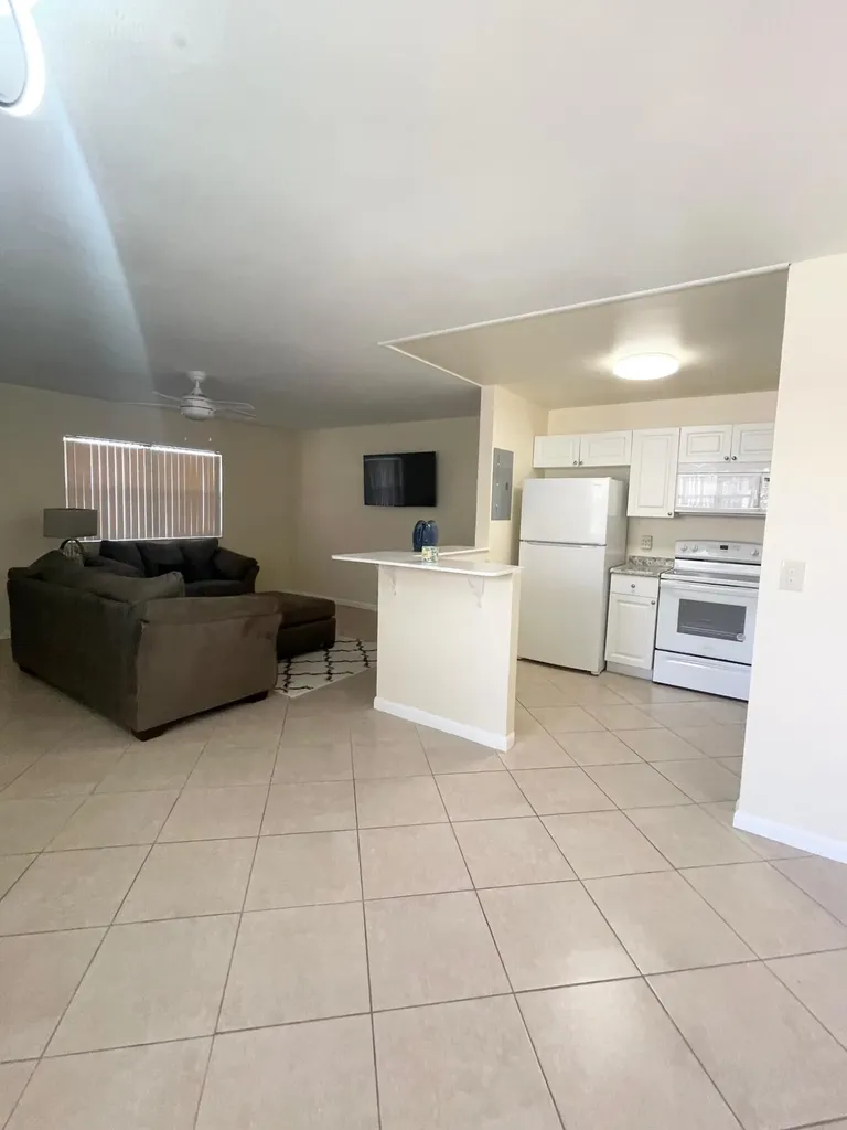 314 Saxony G Delray Beach FL 33446