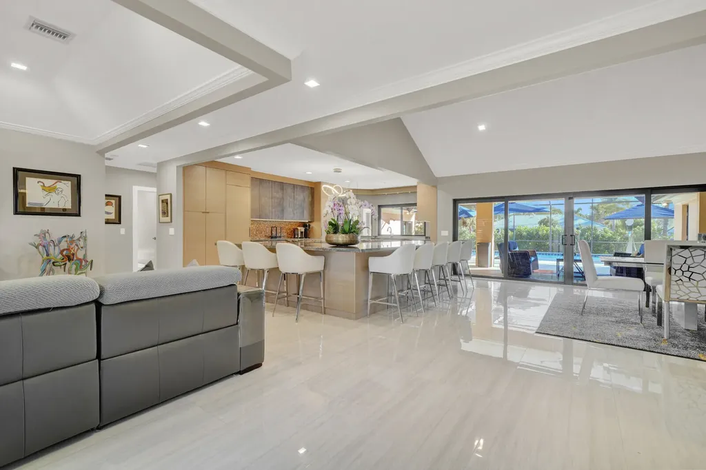 513 N Country Club Drive Atlantis FL 33462