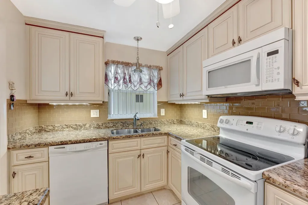 806 SE 7th Street Deerfield Beach FL 33441