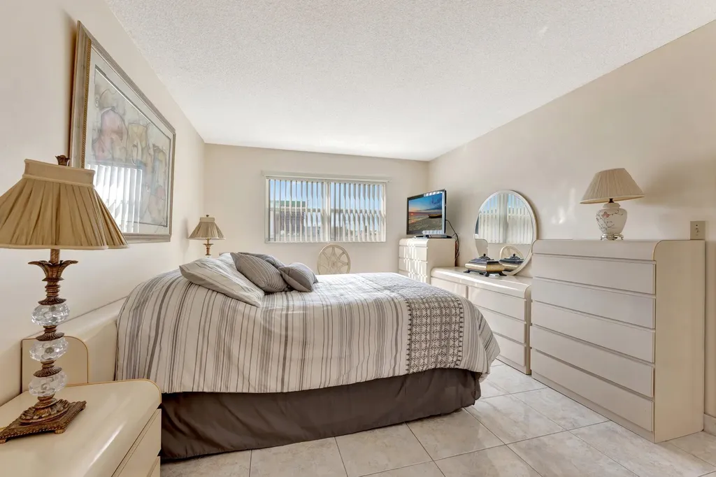 806 SE 7th Street Deerfield Beach FL 33441