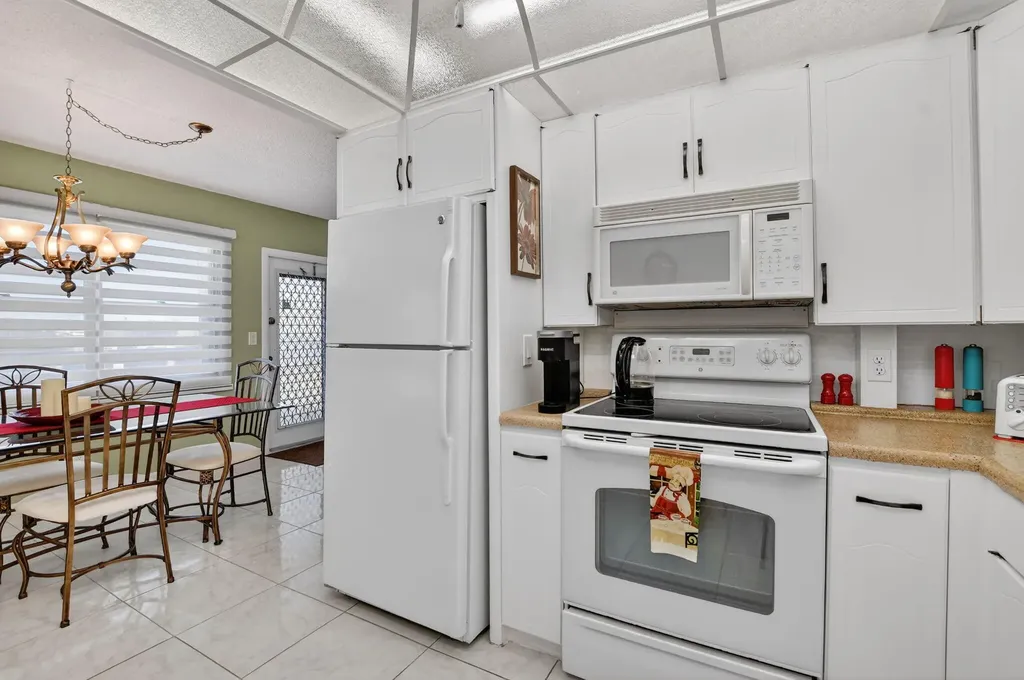 4110 Oakridge V Deerfield Beach FL 33442
