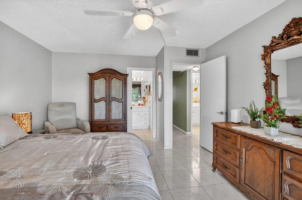 4110 Oakridge V Deerfield Beach FL 33442