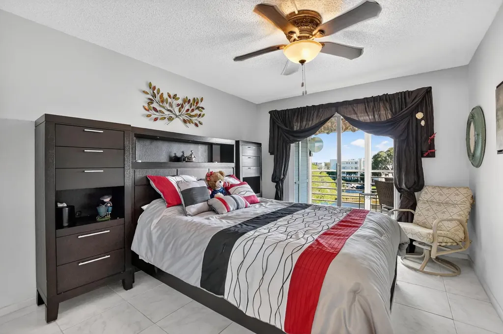 4110 Oakridge V Deerfield Beach FL 33442