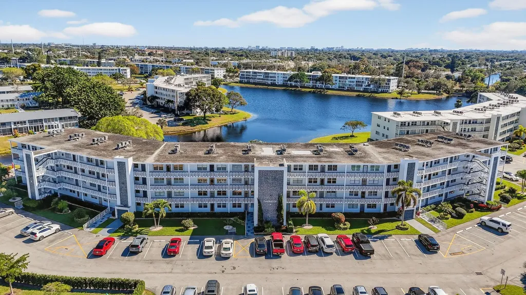 4110 Oakridge V Deerfield Beach FL 33442