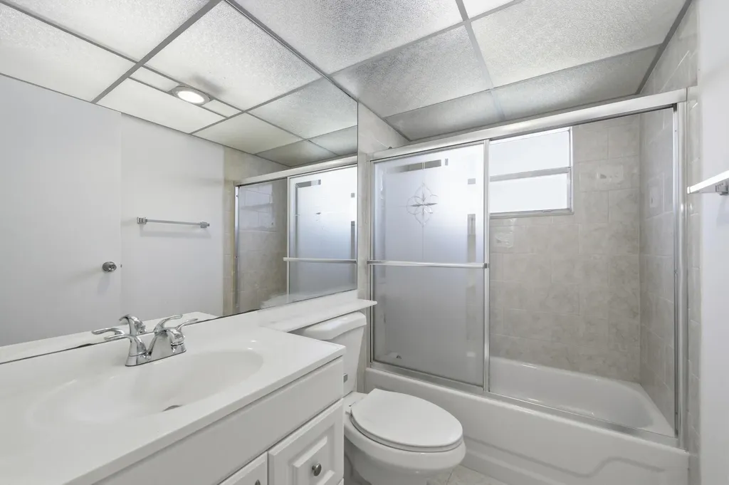 452 Brittany J Delray Beach FL 33446