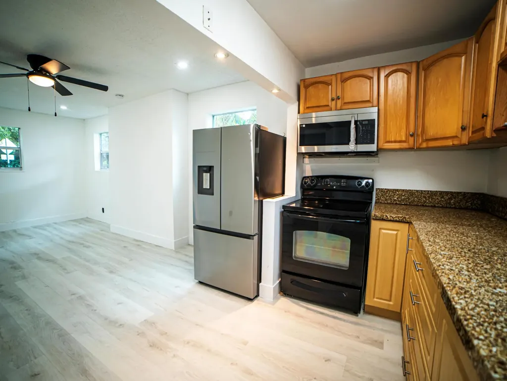 412 Columbus Parkway Hollywood FL 33021