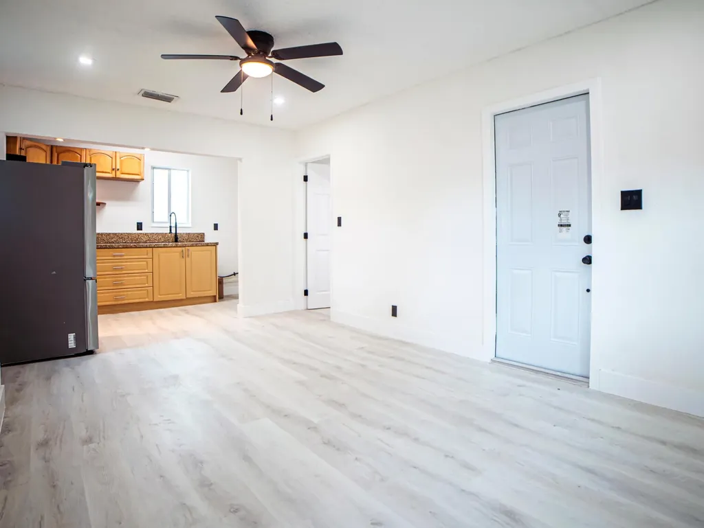 412 Columbus Parkway Hollywood FL 33021