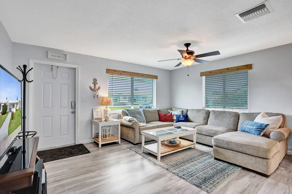 901 SW 6th Avenue Boynton Beach FL 33426