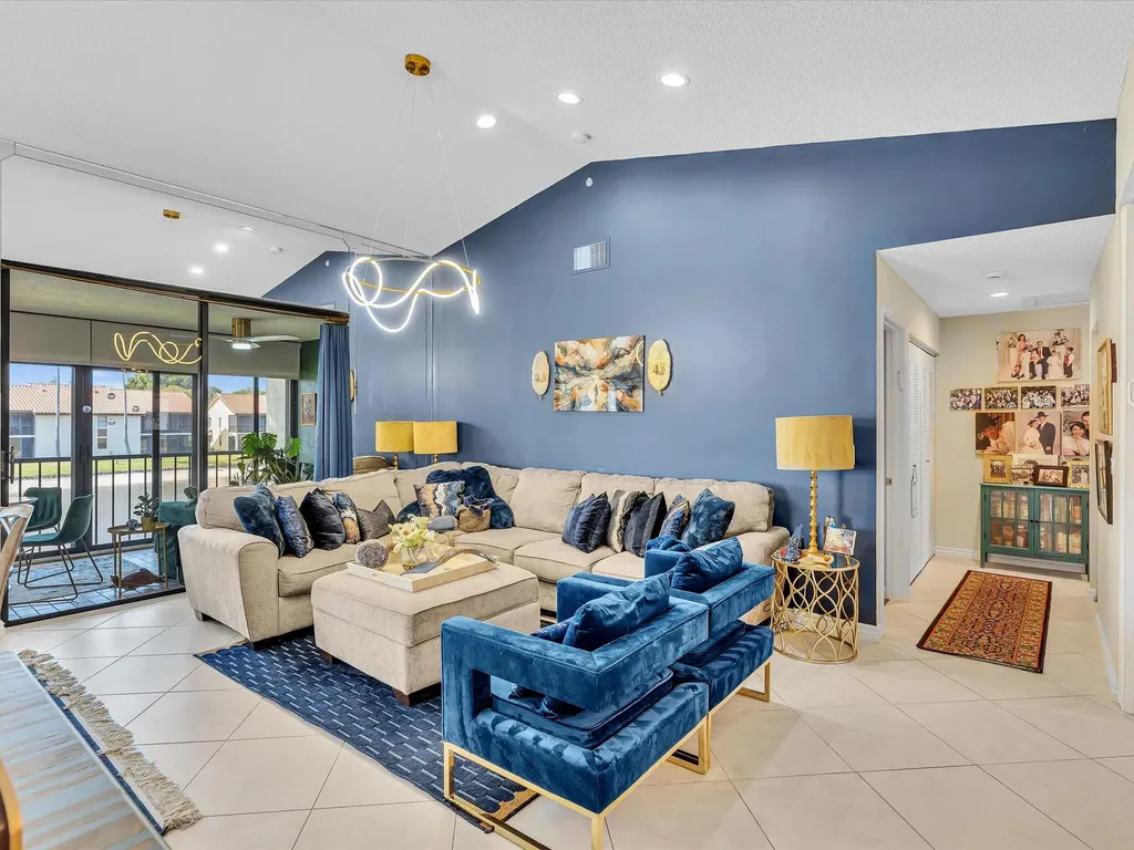 10215 N Circle Lake Drive Boynton Beach FL 33437