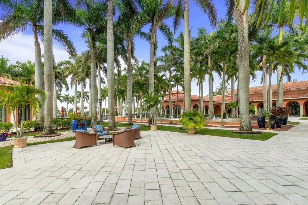 8709 Via Grande E Wellington FL 33411