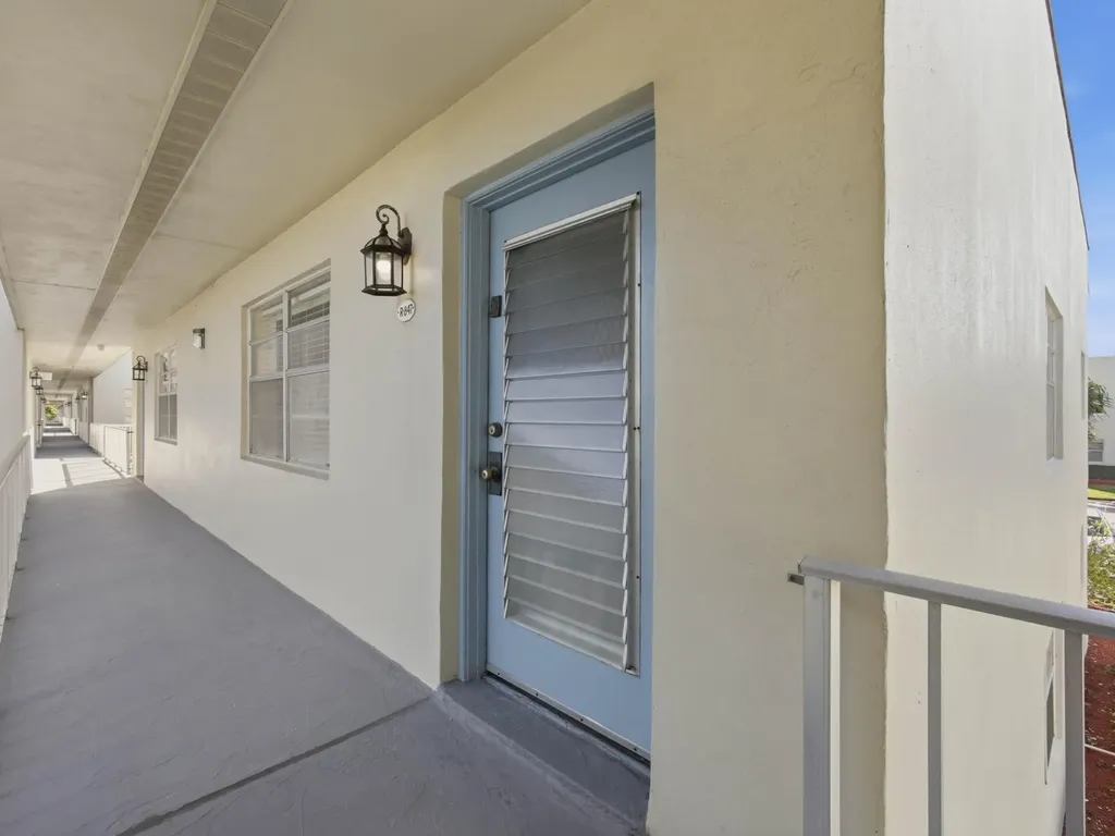 847 Flanders R Delray Beach FL 33484