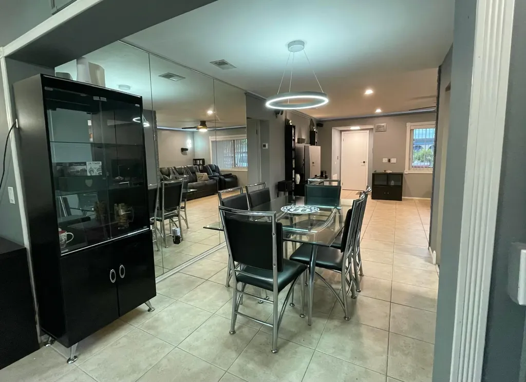9282 NW 24th Place Sunrise FL 33322