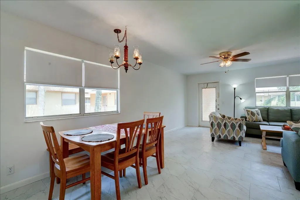222 Saxony E Delray Beach FL 33446